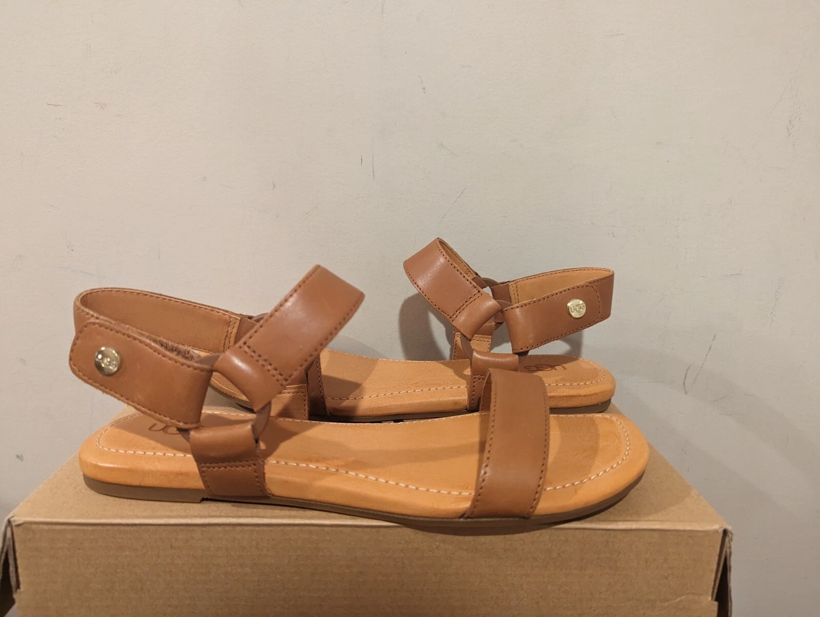 Sandali da donna Ugg Australia Rynell taglia 9 nuovi con scatola