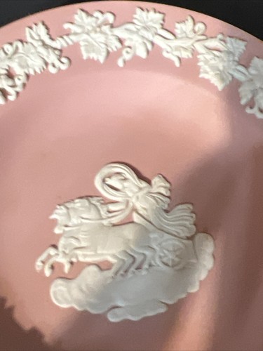 Pink Wedgwood Jasperware 4.5" Round Trinket Dish/ Box - Picture 3 of 8