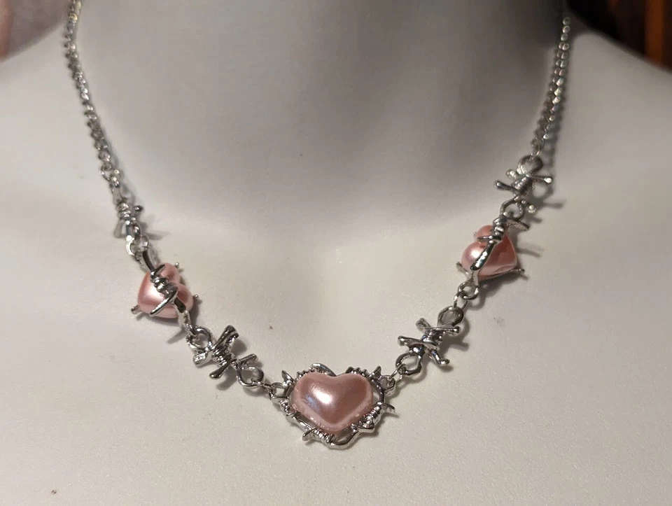 COLLAR GARGANTILLA ALAMBRE DE PÚAS Y CORAZONES ROSAS AÑOS 90 y2k retro emo grunge gótico punk R6 Foto 2 de 4