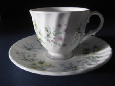 Vintage Minton Spring Valley Fine Bone China England Tasse mit Fuß & Untertasse