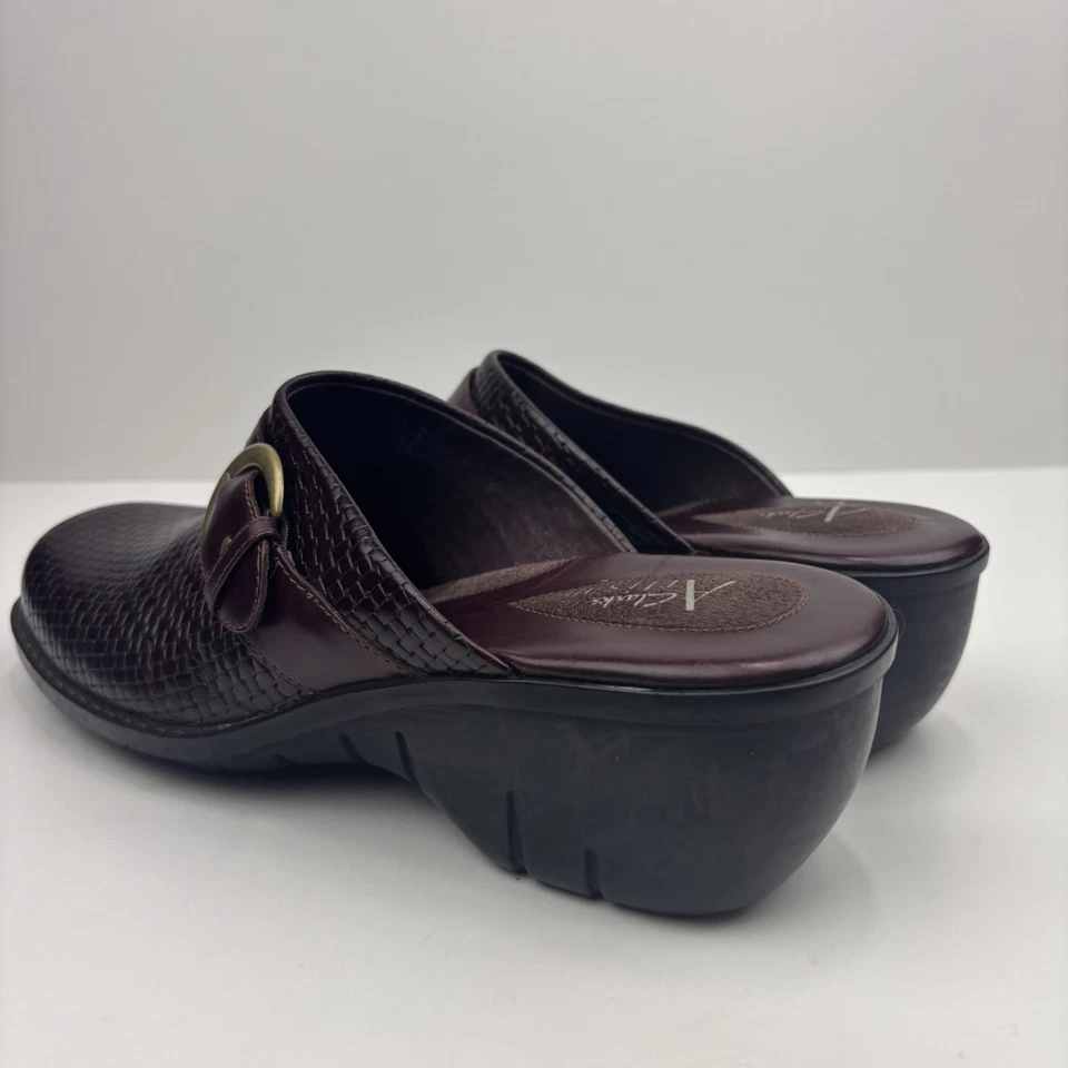 Zuecos Clarks Artisan 73264 de cuero tejido con hebilla Mula para mujer EE. UU. 10M marrón oscuro Foto 4 de 4