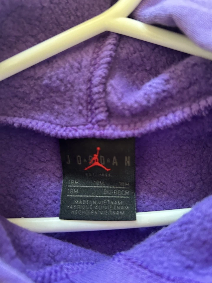 Sudadera Jordan Nike con capucha 2 piezas púrpura ligeramente usada para niñas talla 18M Foto 4 de 4