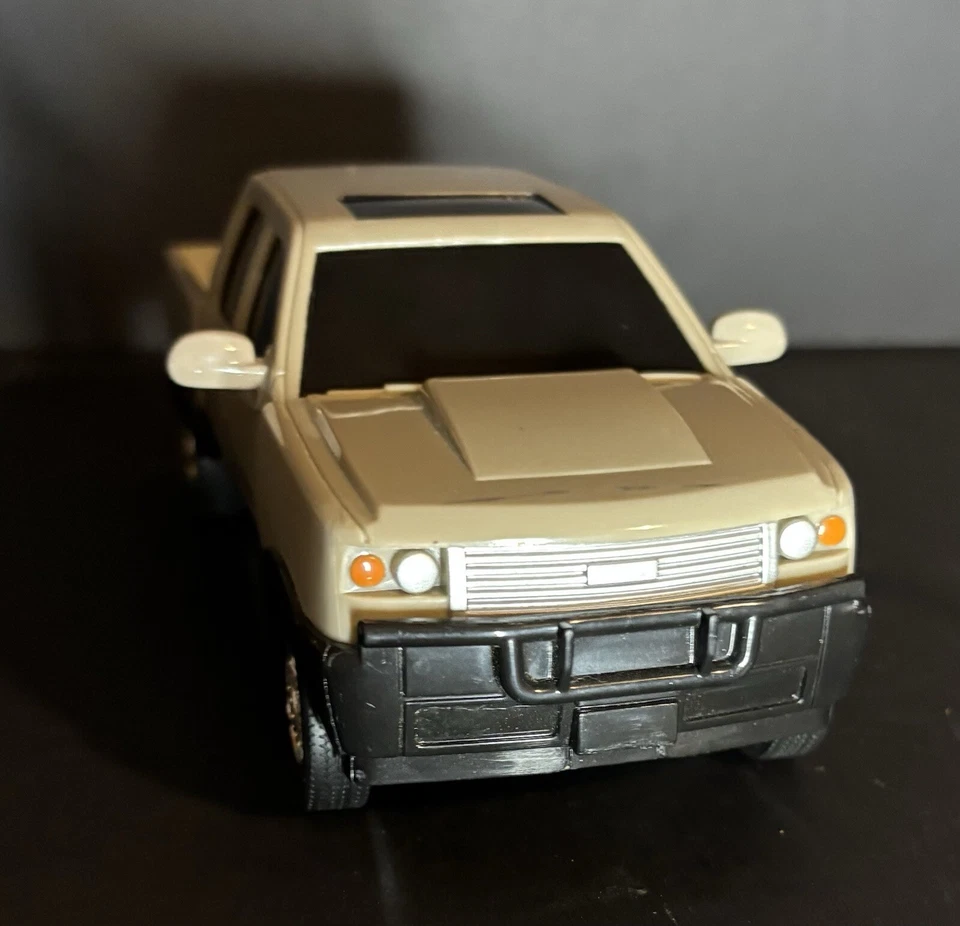 Pick-up Chevy bronzeado John Deere  - Imagem 3 de 4