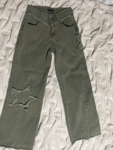 Hot Topic Blk. Frayed Star Patch Flared Leg Denim Jean Sz. 5