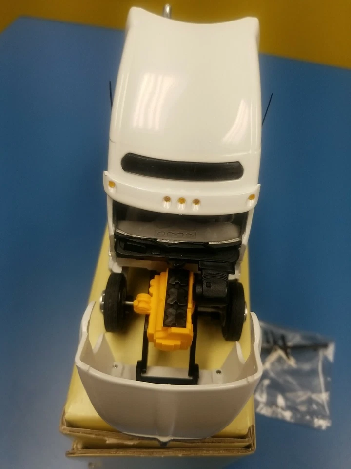 ELIGOR TRACTOR KENWORTH T2000 WHITE   "NEW" - Image 3 of 4