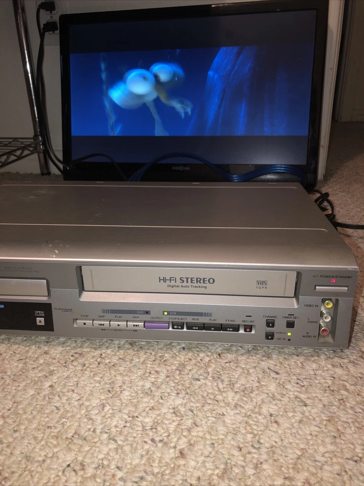 Reproductor DVD VHS Hitachi DV-PF2U para piezas, DVD funciona, VCR no. Sin mando a distancia Foto 3 de 4