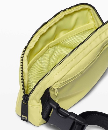 Nuevo con etiquetas Bolso Cinturón Lululemon Everywhere OG 1L Correa Original Ambiente Limón Bolso LULU - Imagen 7 de 11