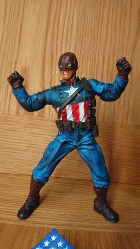 Toybiz 2002 Marvel Select Collector Ultimate Captain America - Picture 4 of 9