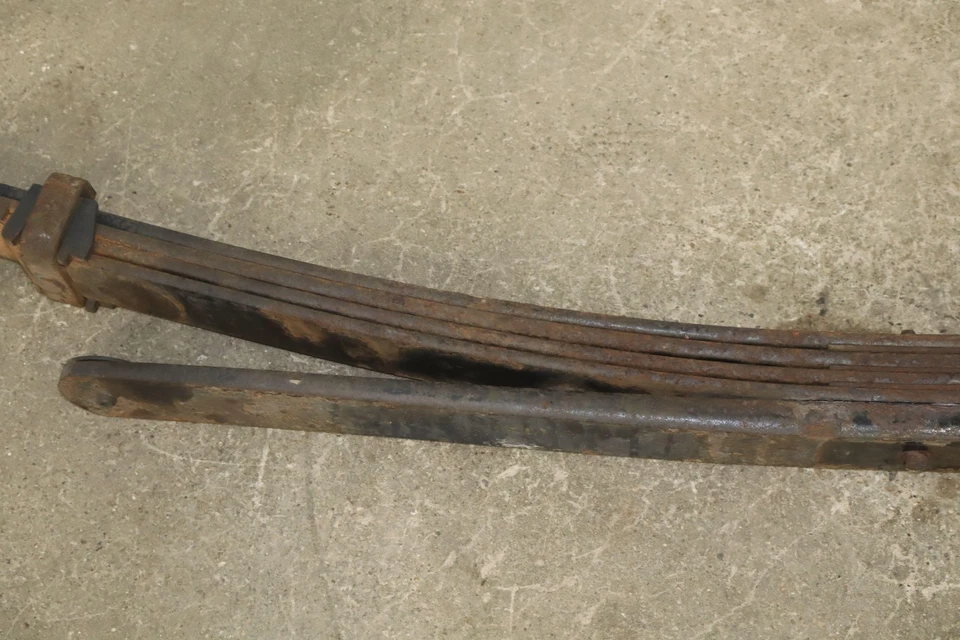 01-10 Chevy GMC Silverado Sierra 2500HD OEM Rear Leaf Springs (Pair Left/Right) - Image 4 of 4