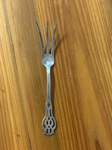 Lunt Sterling Silver Lemon Fork 3-Tine Pierced Handle 5” No Monogram