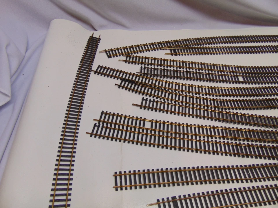 Lot of Vintage 15 Atlas Train Track Flex Tracks bends curves 35" D ,4,260,104 - Image 2 of 4
