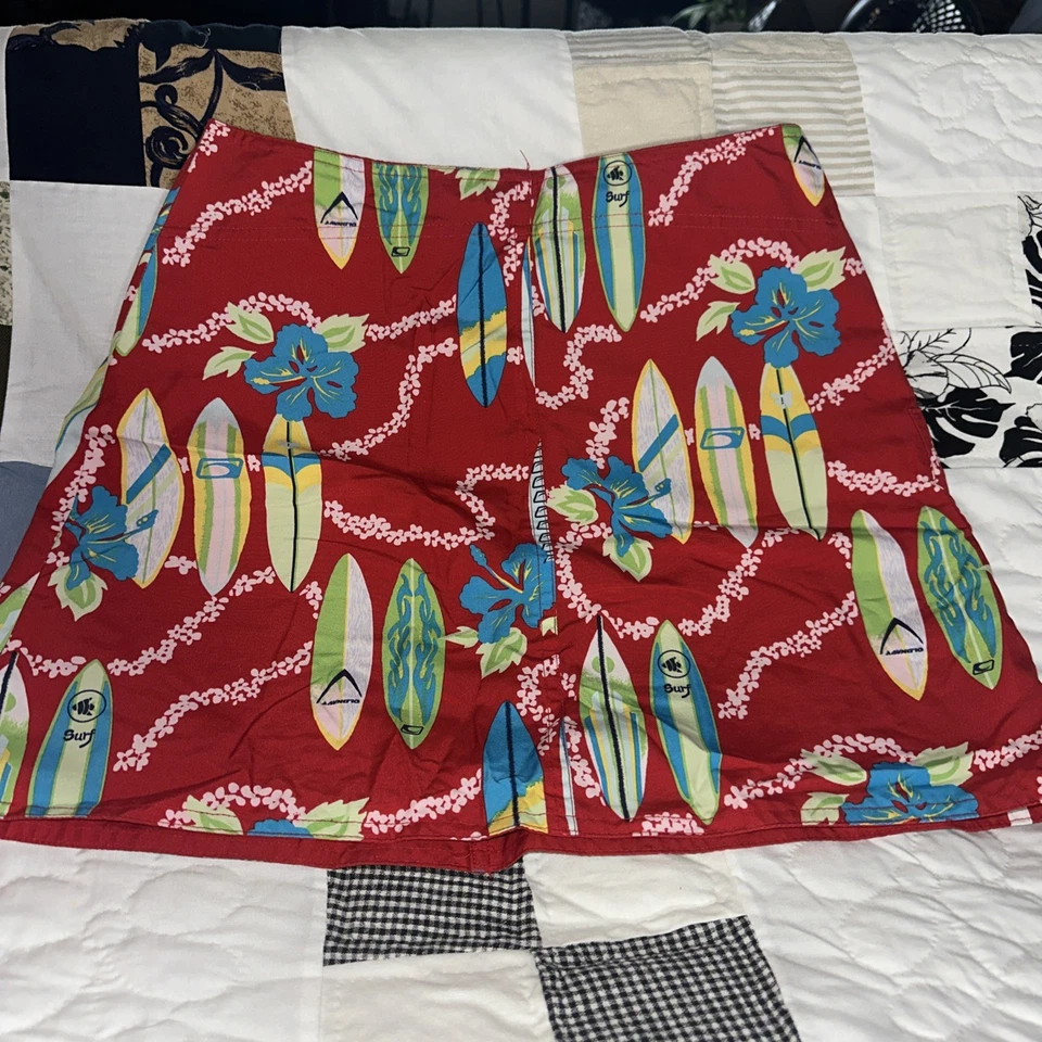 EXCELENTE FALDA CUBIERTA NIÑA VIEJA AZUL MARINO REVERSIBLE ROJA CON TABLAS DE SURF TALLA 14 Foto 2 de 4