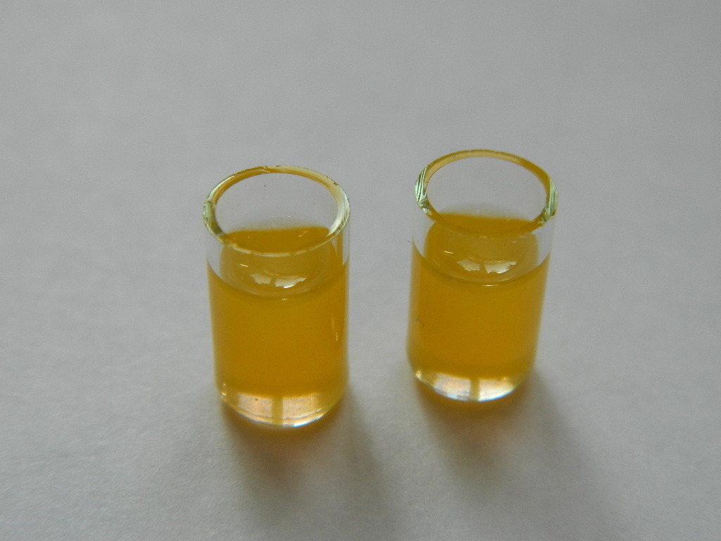 (F3.21)  1/12th scale DOLLS HOUSE DRINK : TWO GLASSES OF ORANGE JUICE