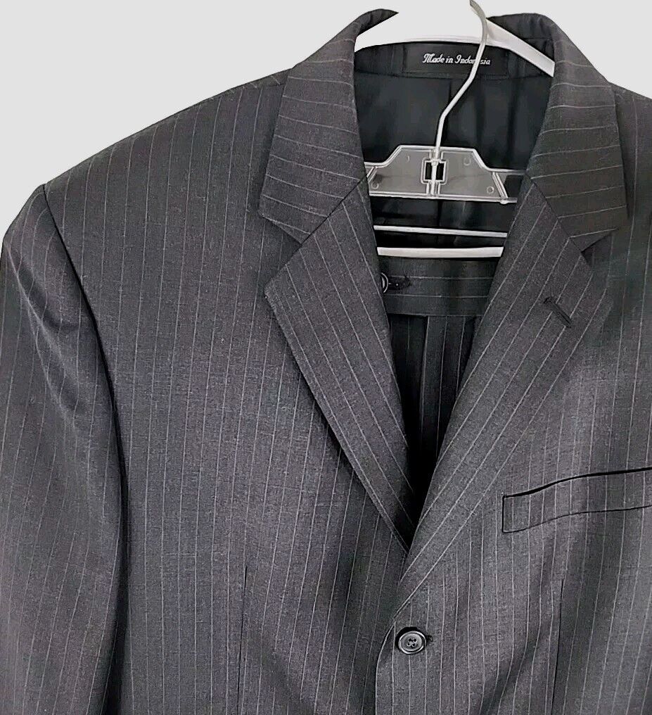 Calvin Klein Mens Charcoal Gray Pinstripe 3 Button Wool Suit Calvin Klein Mens Charcoal Gray Pinstripe 3 Button Wool Suit