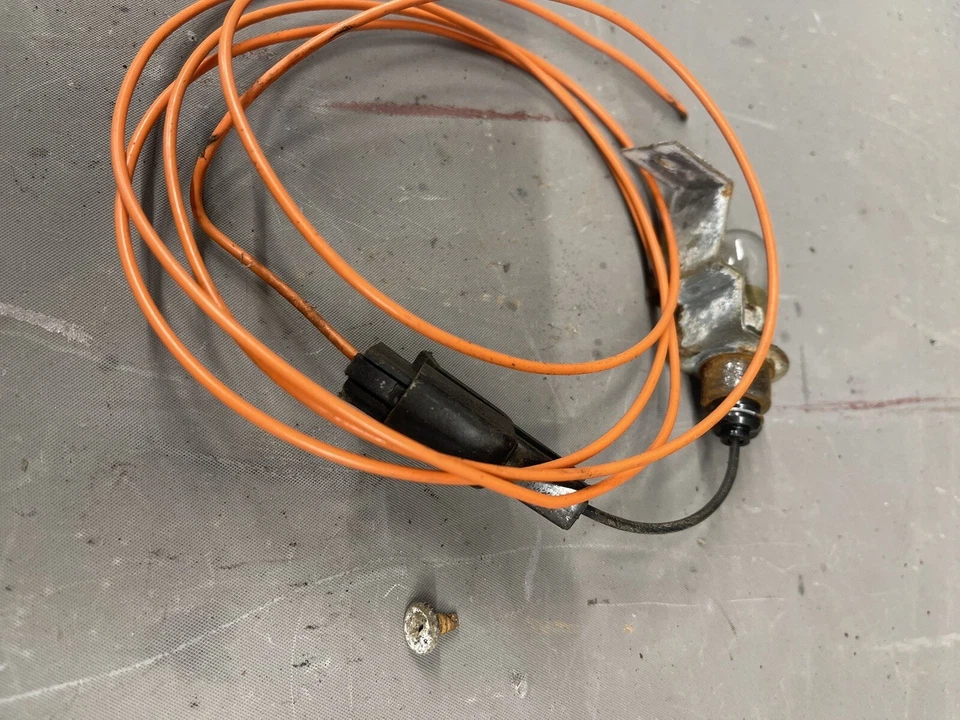 1978-1988 Monte Carlo Grand Prix Cutlass Regal Baúl Cortesía Luz Lámpara Cableado Foto 2 de 4