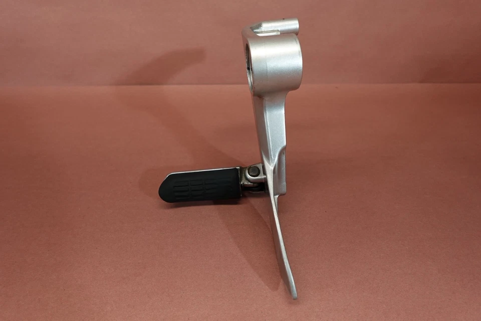 Reposapiés delantero izquierdo Honda Interceptor 800 VFR800 1998-2001 Foto 3 de 4