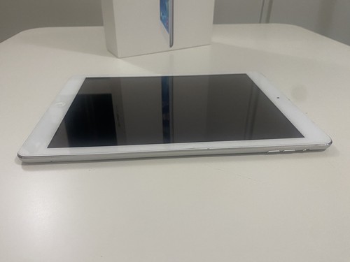 Apple iPad Air 1st Gen. 16GB, Wi-Fi + Cellular (Unlocked), 9.7in - Silver - Picture 4 of 13