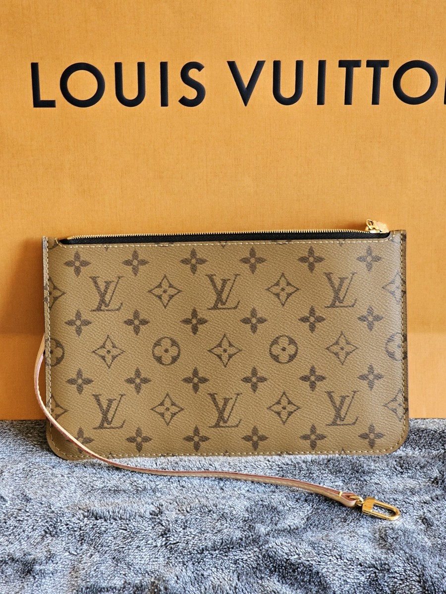 Louis Vuitton　フードのみ Louis Vuitton Reverse Monogram Pouch Pochette Wristlet Strap, Gold