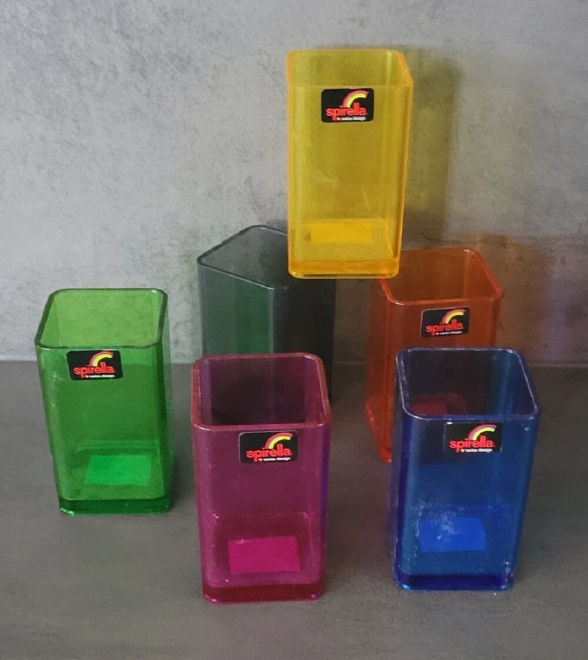 Vaso dental Cubo Clear Yellow. Diseño rectangular, transparente Foto 3 de 3