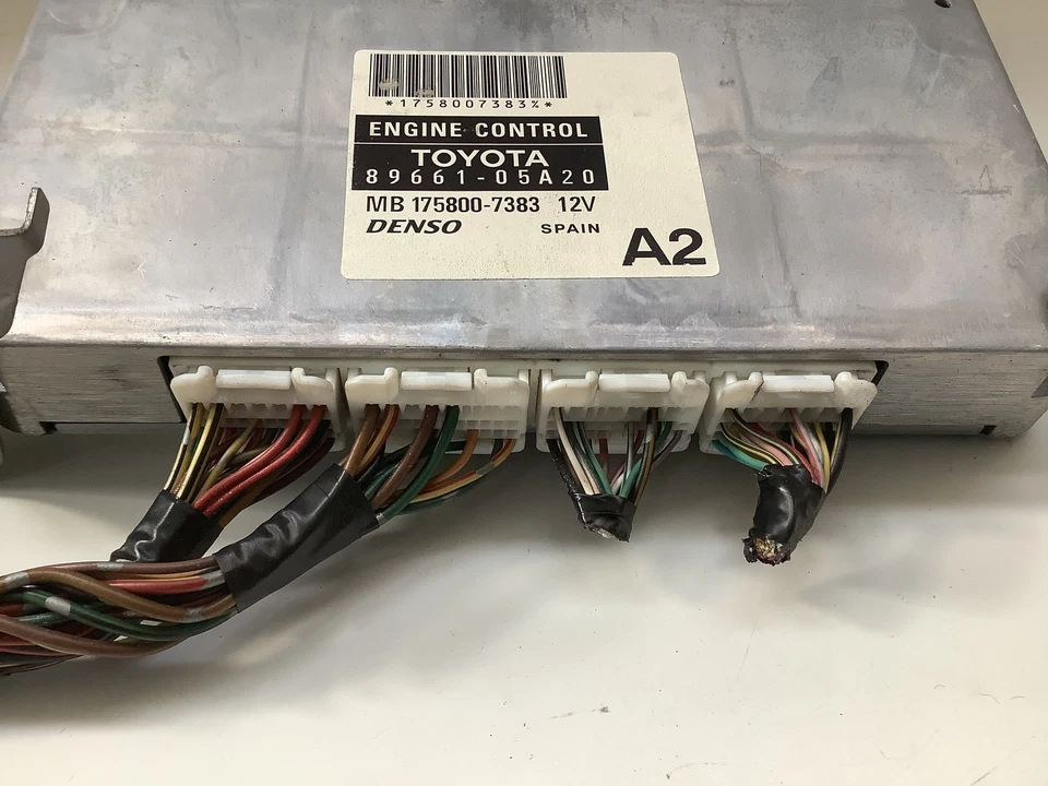 CENTRALINA MOTORE PER TOYOTA Avensis S. Wagon 2° Serie 89661-05A20 Diesel 2.2 ( - Immagine 2 di 3