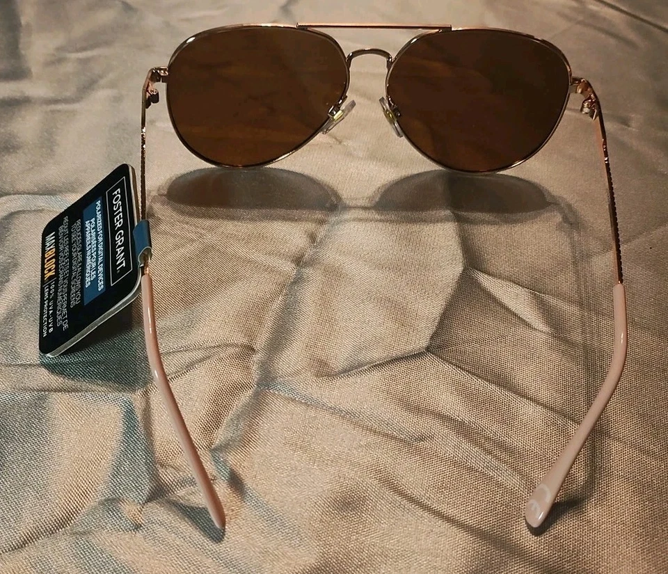 Gafas de sol polarizadas Foster Grant doradas con aviador rosa 100 % UVA/UVB Foto 2 de 4