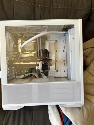 white pc fully functional and runs good.has 16 gigabytes of ram and ddr4.