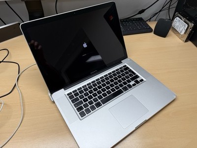  Apple MacBook Pro 15  Mid 2010   2,66 GHz i7 / 8 GB DDR3 / SSD/HDD