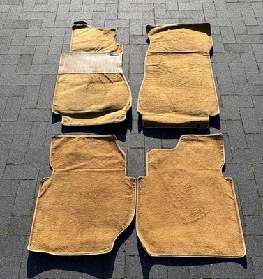 ORIGINAL Satz Mercedes W123 Fußmatten Teppiche Dattel Braun Velours Vorne Hinten - Bild 1 von 4
