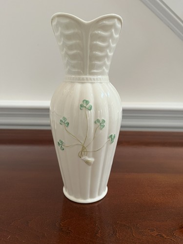 Belleek Irland Kleeblatt Porzellan Knospe Vase St Patrick’s Day Dekor 8 3/4”