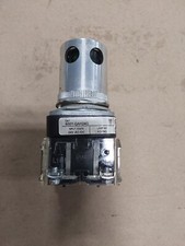 Allen-Bradley 800T-QAH24G SER T Green Momentary Push Button