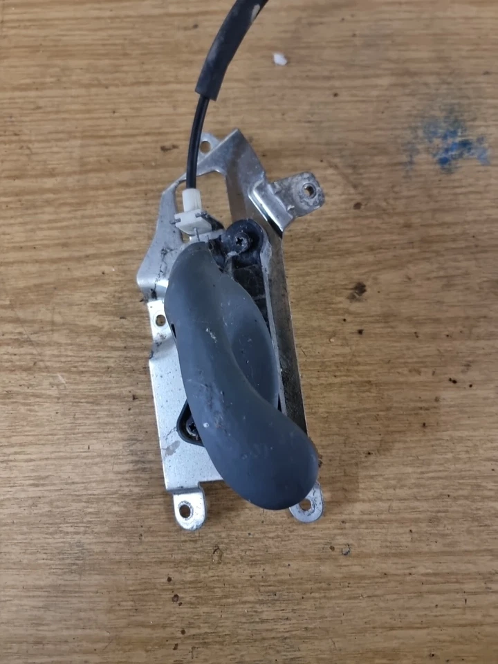 FIAT DUCATO 2004 PASSENGER SIDE FRONT INTERIOR DOOR HANDLE & CABLE - image 2 of 4