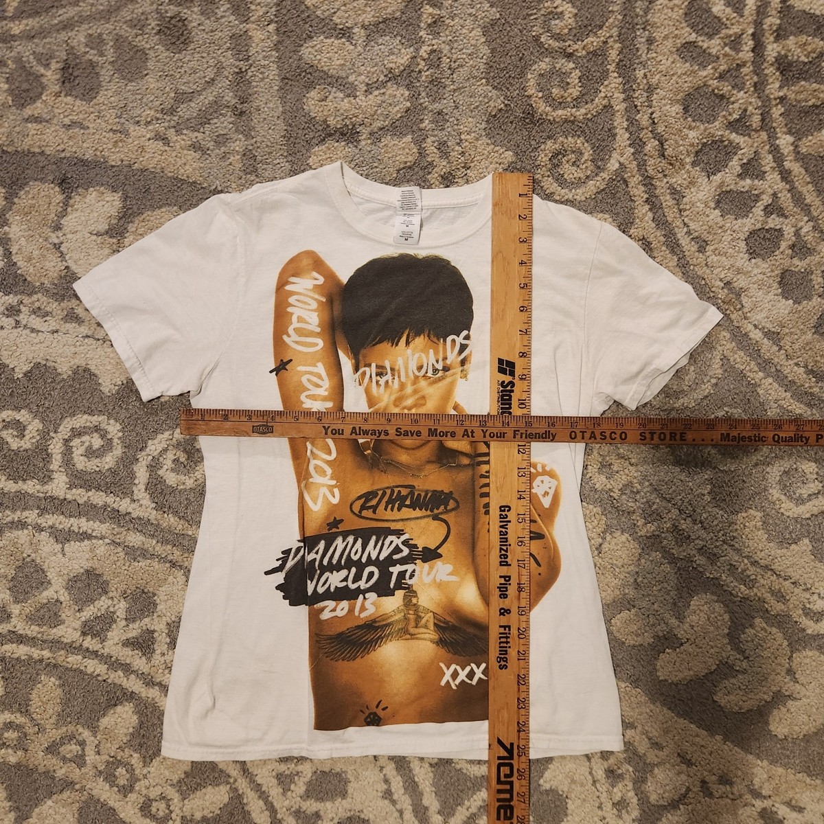 Rihanna Diamonds World Tour 2013 T Shirt Medium | eBay