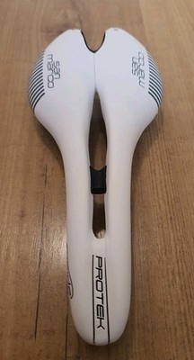 Selle San Marco Protek Aspide Fahrradsattel in weiß/schwarz GEBRAUCHT