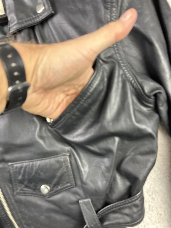 Chaqueta de motociclista de cuero chía recortada vintage años 90 cinturón de moto cremallera grande Harley Foto 4 de 4