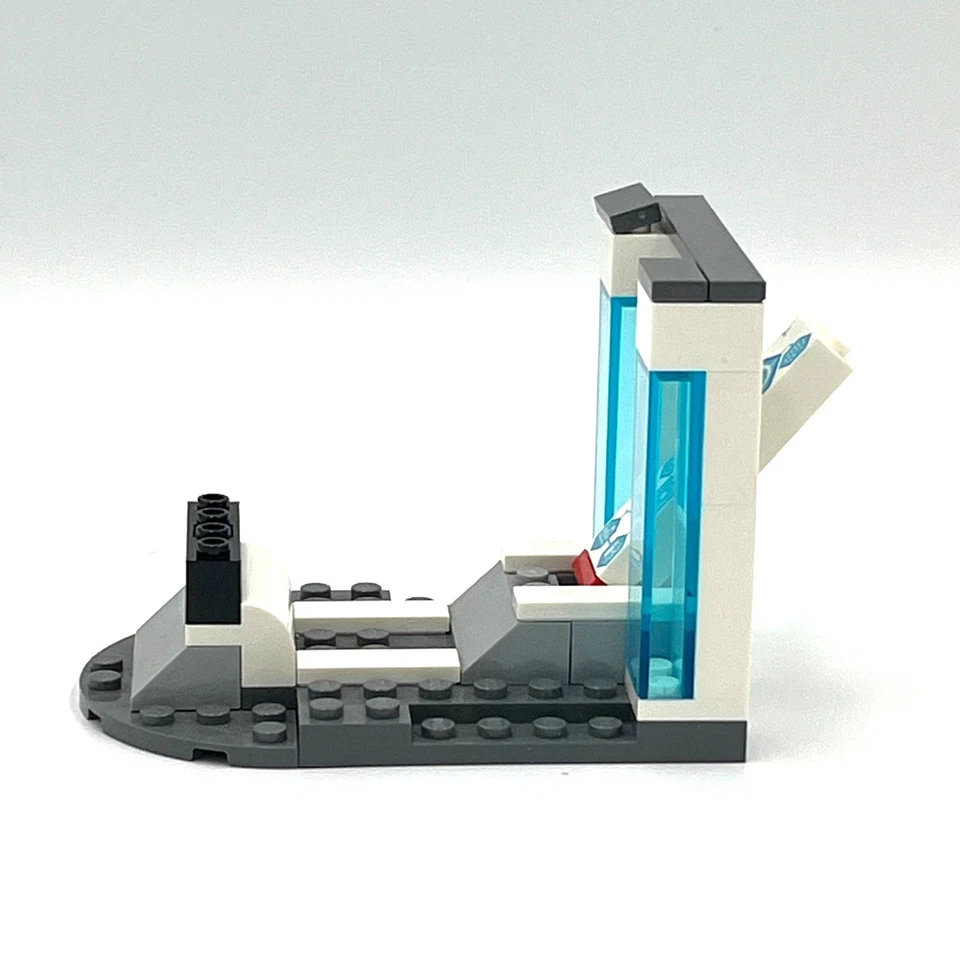 Lego Black Panther Shuri's Lab #76212 w/Minifigures Complete Built - Image 4 of 4