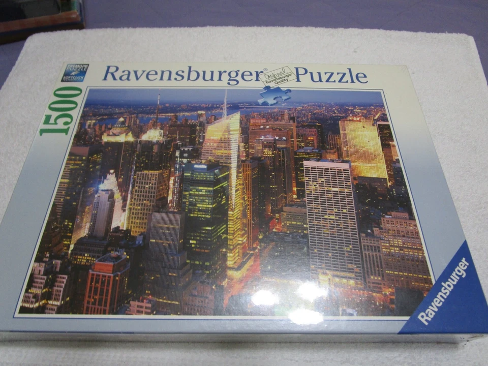 Midtown Manhattan NYC 1500 Piece Puzzle (2011, Ravensburger) - Image 2 of 4