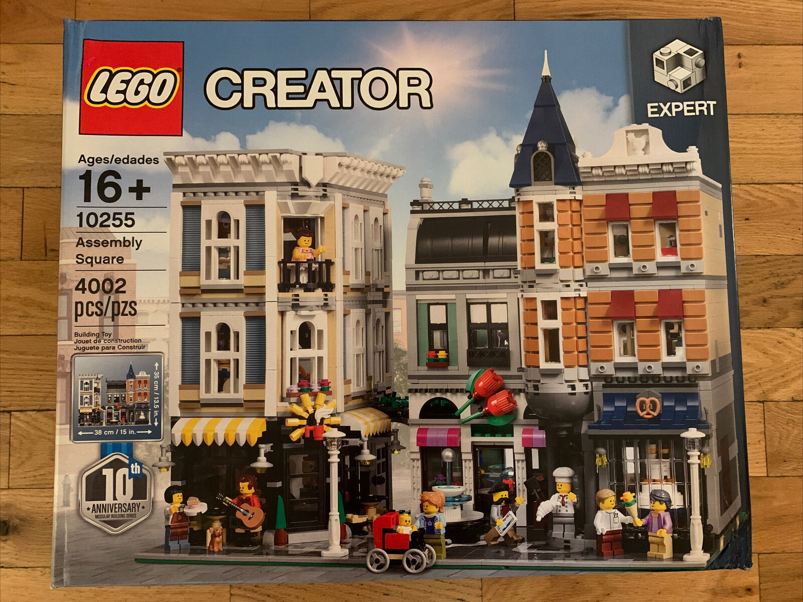 LEGO Creator - Assembly Square -10255 - NEW in factory SEALED box Rare Set City