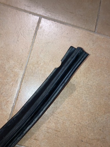 Guarnizione Batti Cofano Posteriore PORSCHE 911 G SC '74-'86 - Foto 3 di 4