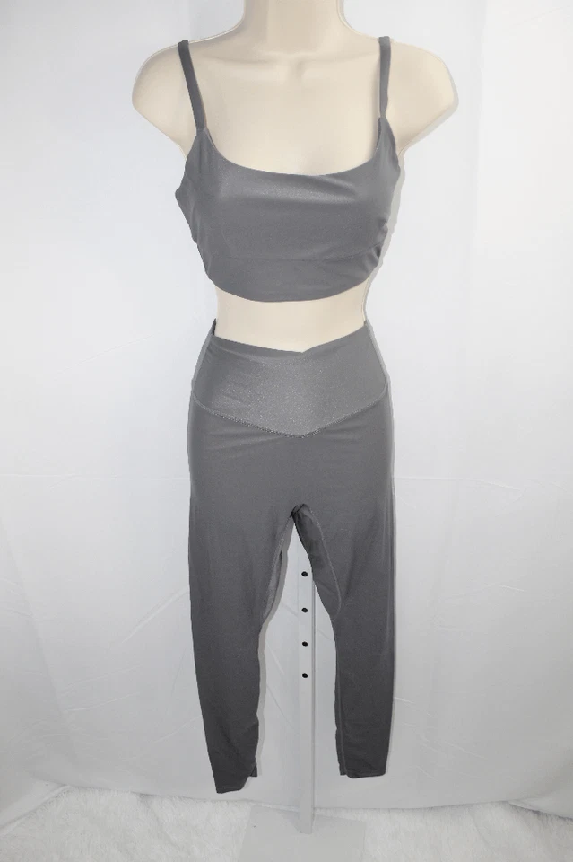 Conjunto de ropa deportiva Balance Athletica Foto 2 de 4