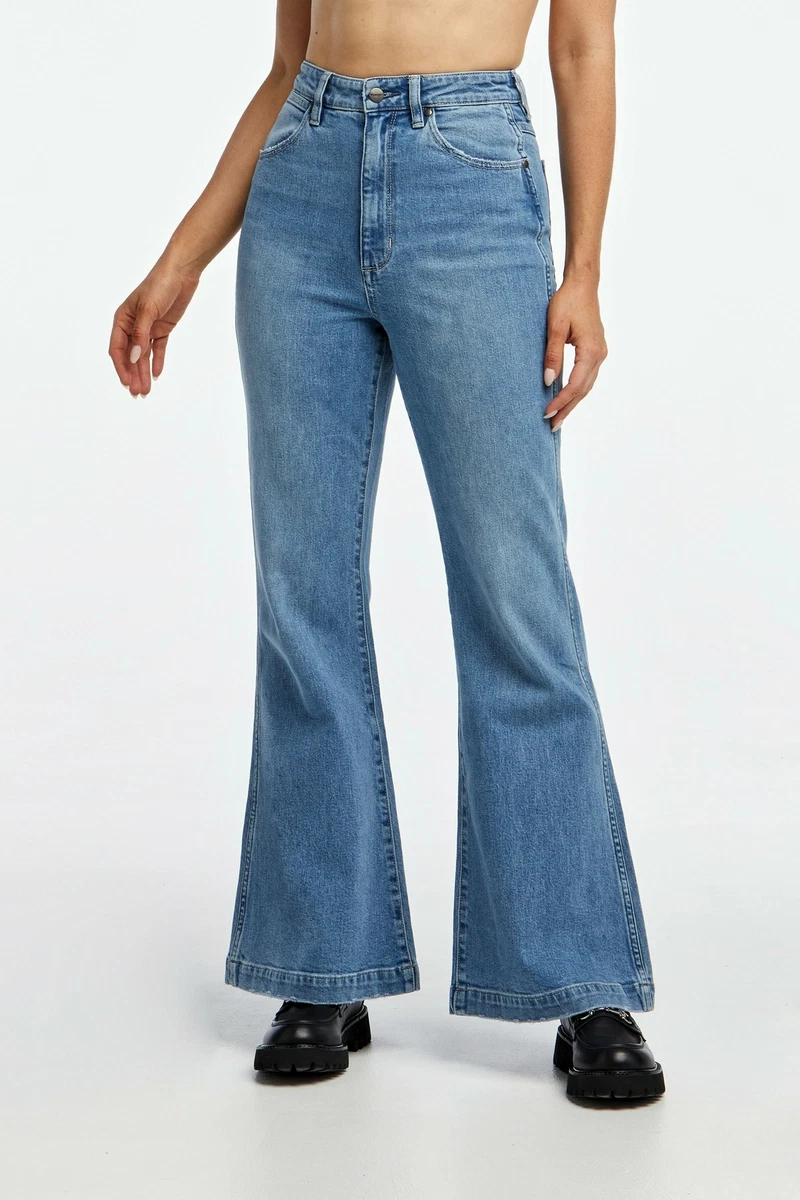 NEW Wrangler WRANGLER Womens Lou Lou Bells Flared Jeans Quarry Blue