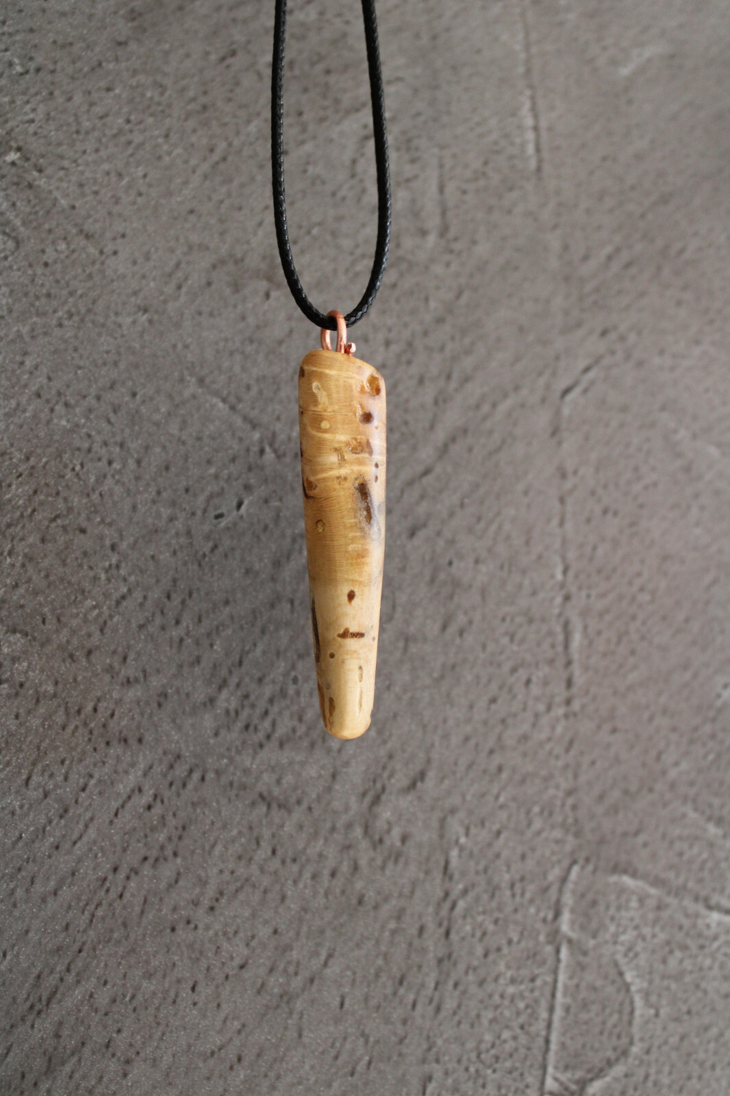 Pendentif ZELIE bijou bois massif artisanal pour homme et femme