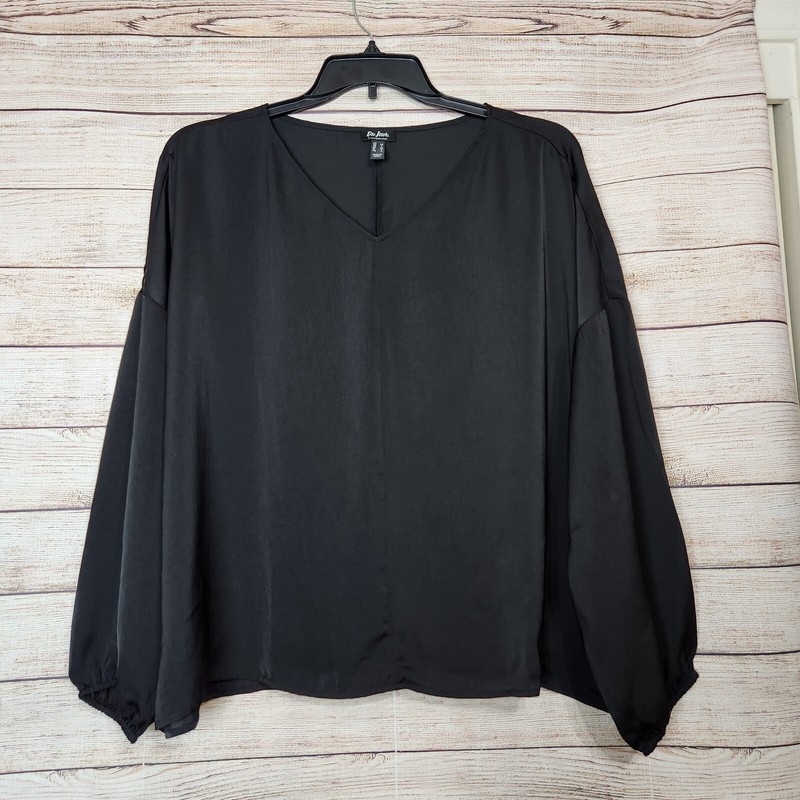 Du Jour Top Size M Black Lagenlook V Neck Top