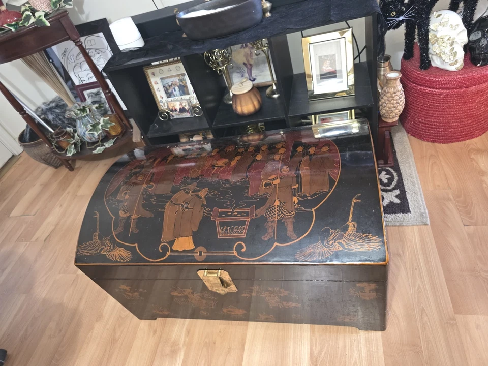 Большой винтажный антикварный китайский лакированный сундук с ручной росписью - Изображение 2 из 4