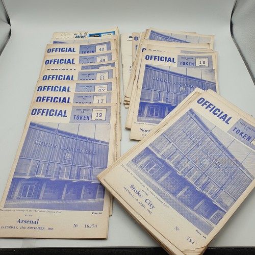 1965 - 66 Leeds United Programme Restposten Konvolut Sammlung