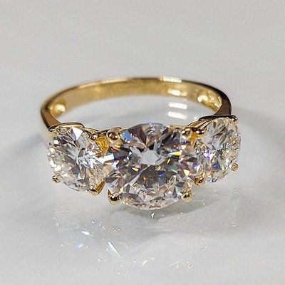 4,00 TCW Rundschliff Moissanit Drei Steine Verlobungsring 14k Gelbgold vergoldet