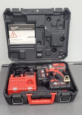 Milwaukee M18 BPDN-402C 18V 2 x 4,0Ah Li-Ion rot Lithium Akku-Kombi-Bohrschrauber.
