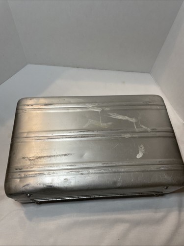 Vintage Aluminum Suitcase 21”x13”x6” Made In Japan - Picture 4 of 15