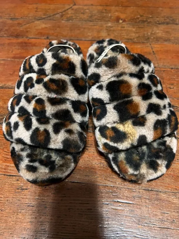 Toboganes para mujer UGG Australia Fluff Yeah, talla 8 - Ánfora Foto 2 de 4