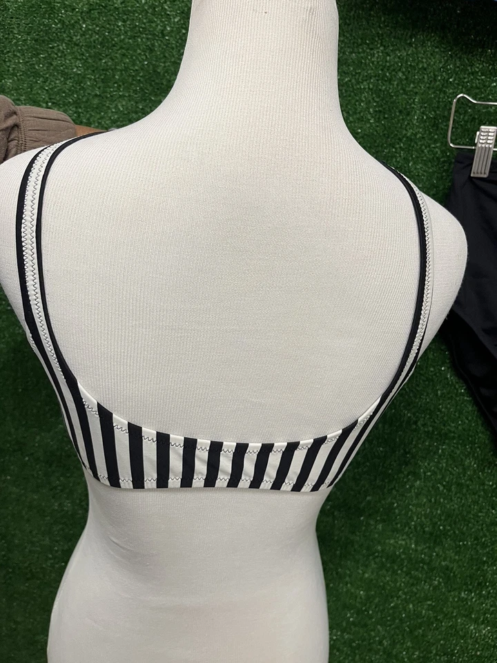 Terno de banho Gap 2 peças listrado branco preto tamanho grande e parte inferior preta média - Imagem 3 de 4