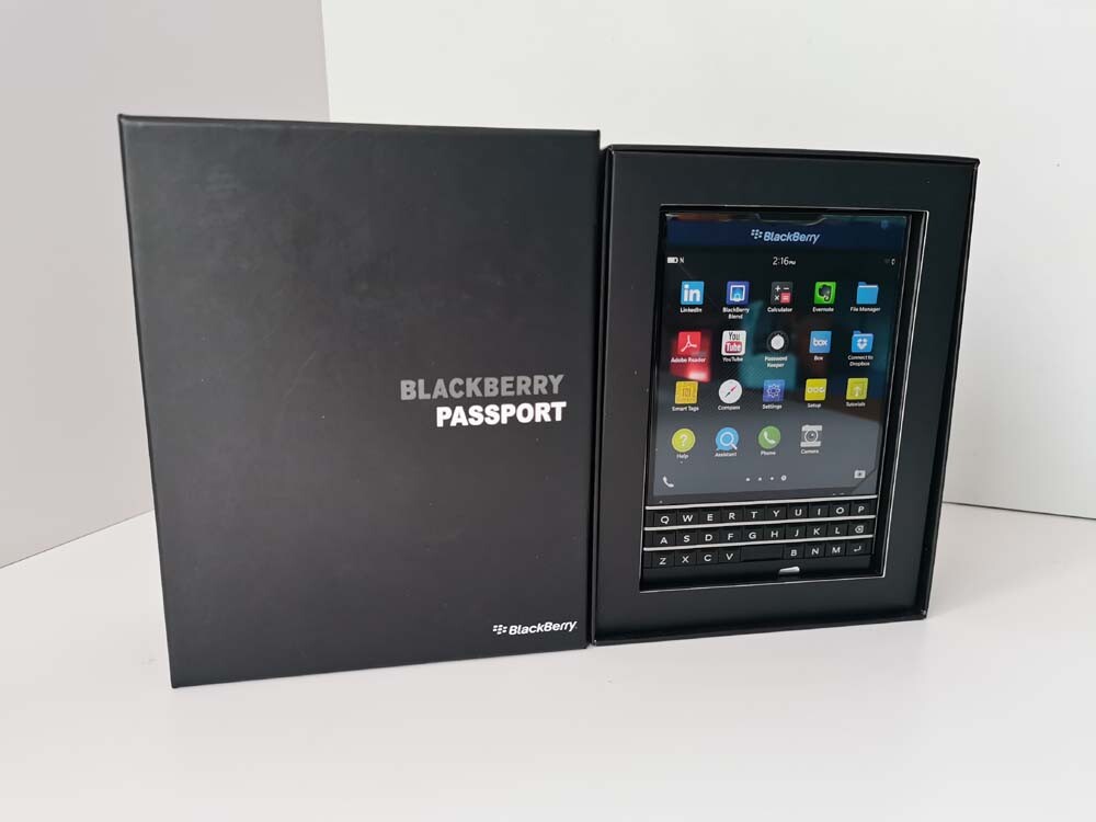 スマートフォン本体 BlackBerry ブラックベリー パスポート スマートフォン本体 BlackBerry ブラックベリー パスポート